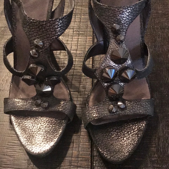 Nine West Pewter Grey heels - Picture 2 of 11